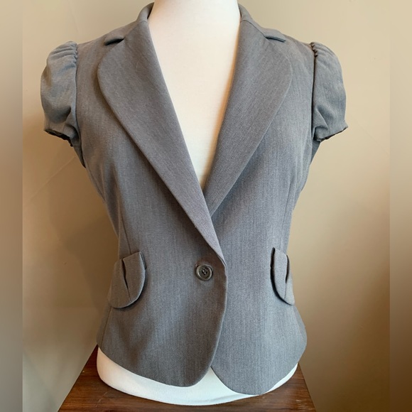 BCBG Maxazria cap sleeve “coco” suit - Picture 2 of 12